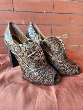 Women’s Black and Gold Lace-Up Peep-Toe Heels